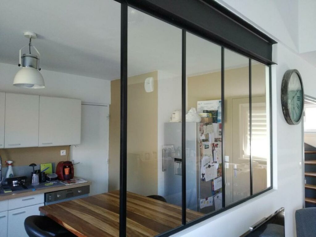 Verrière intérieure sur mesure : apportez du cachet et de la lumière à votre intérieur